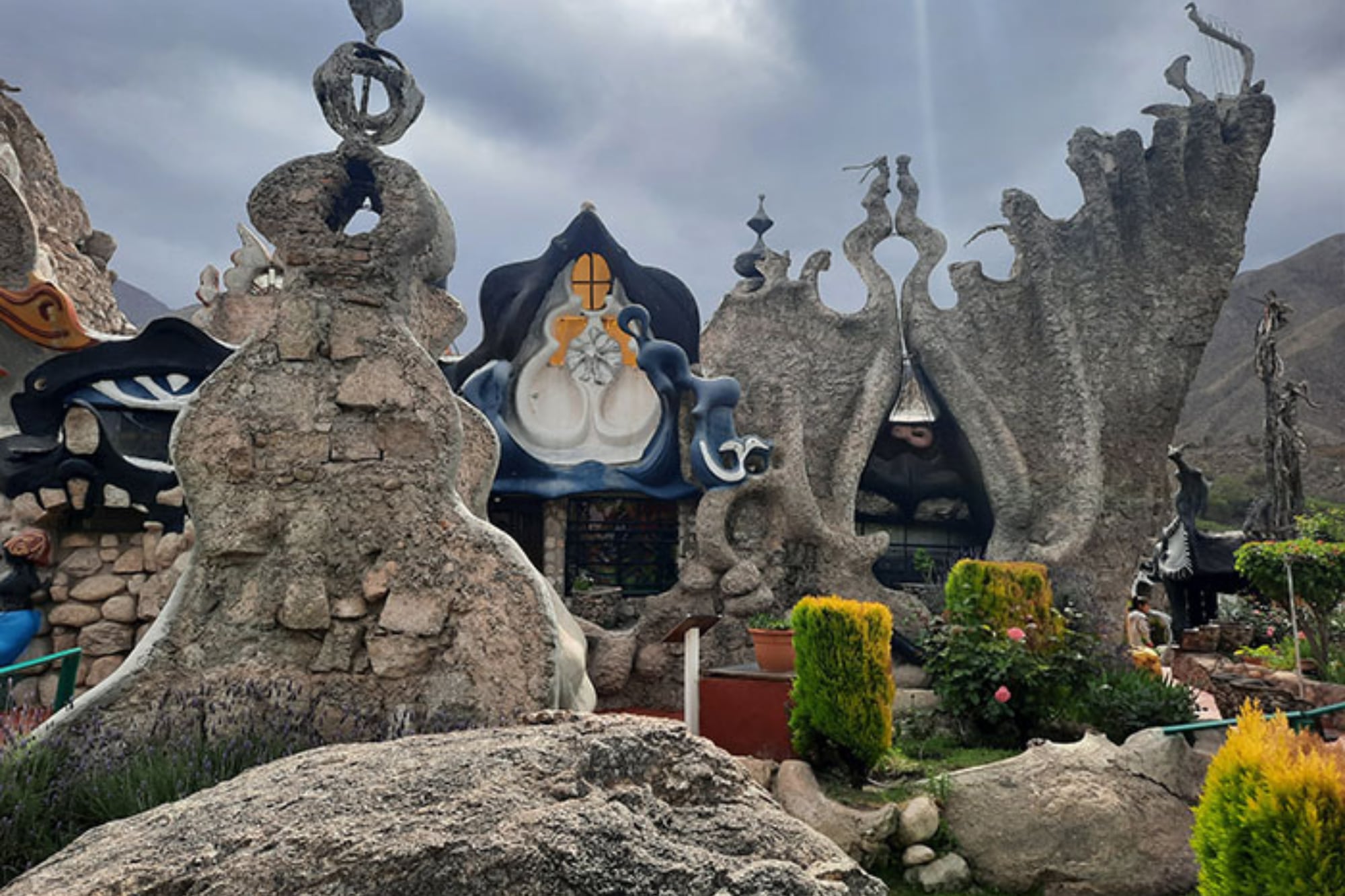 El Castillo de Dionisio se ubica en Santa Vera Cruz, La Rioja