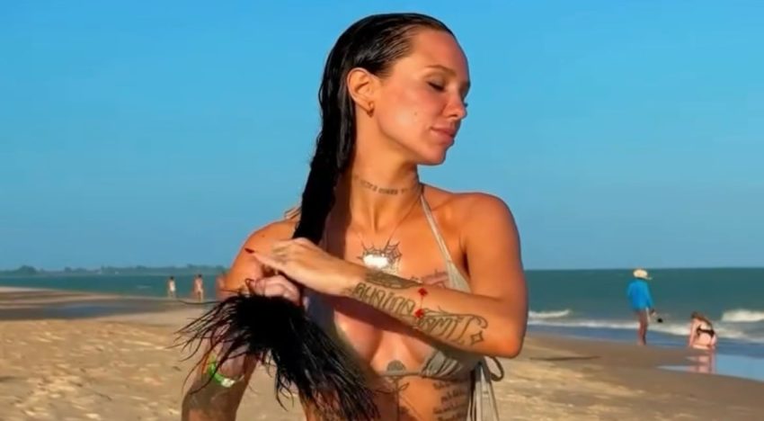 La Joaqui se grabó en microbikini taparrabos después de darse un chapuzón en el mar