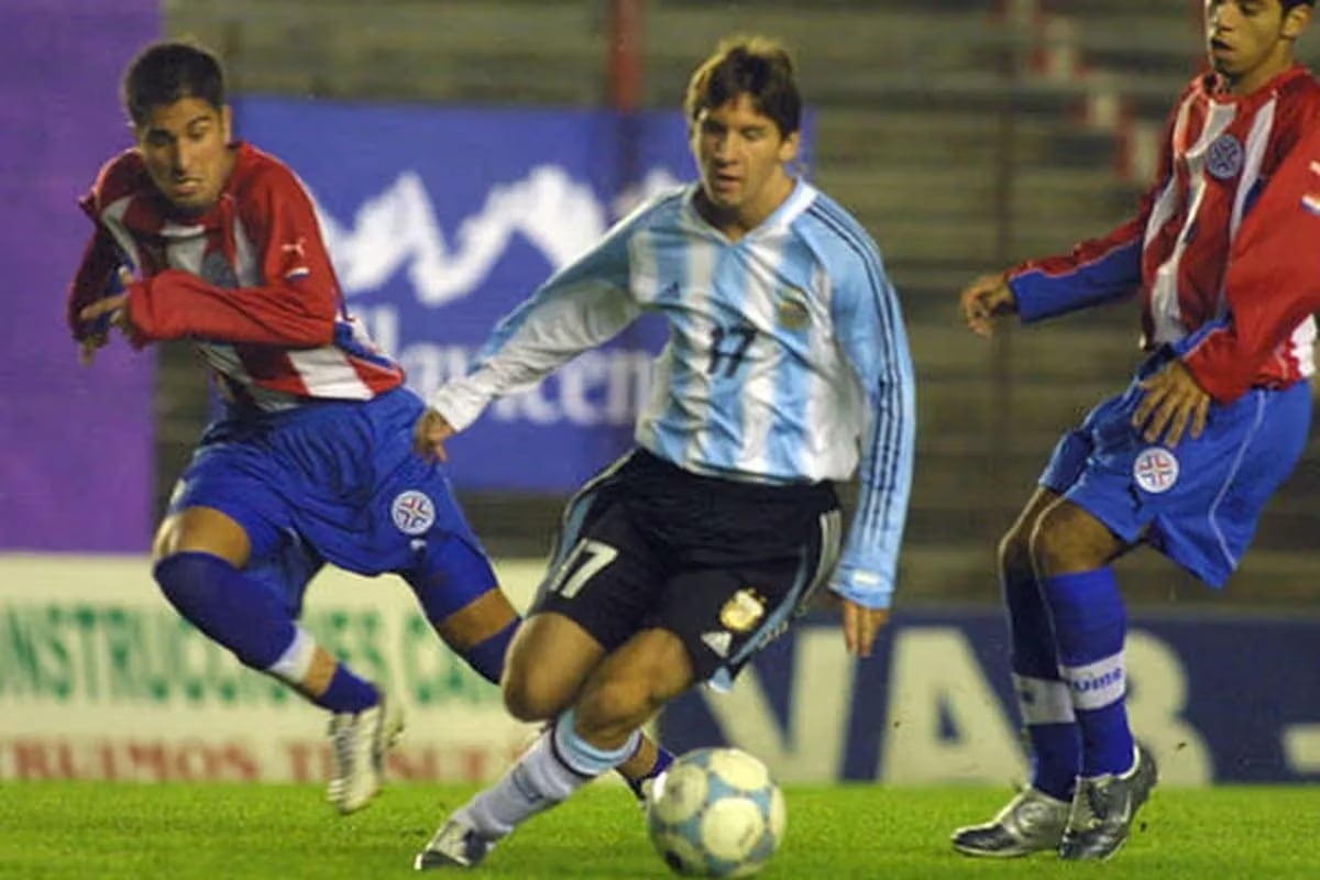 El 29 de julio de 2004, día en que Messi debutó con Argentina ante Paraguay, en la cancha de Argentinos Juniors