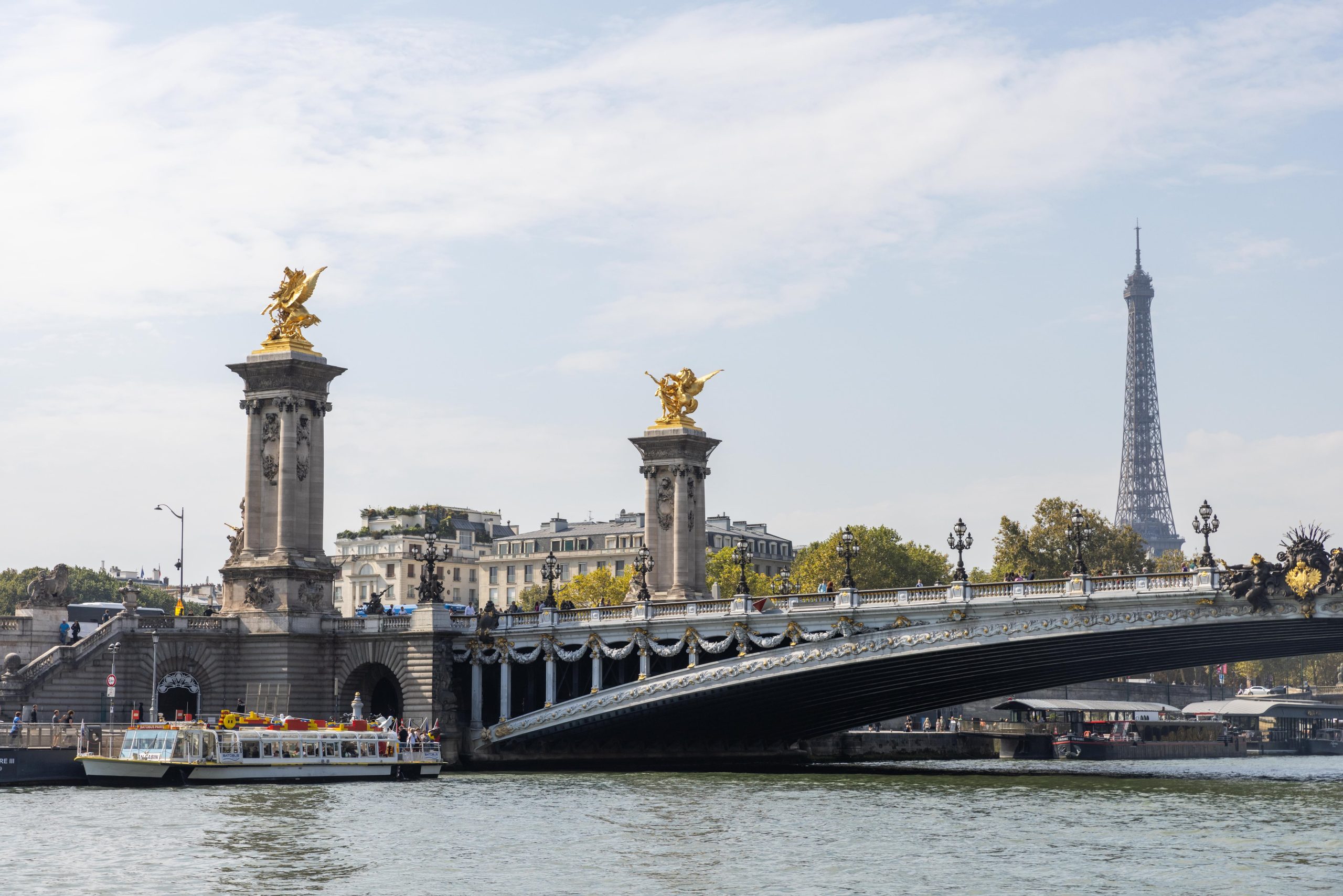 El Pont Alexandre III es, para muchos, el más lindo de la ciudad.