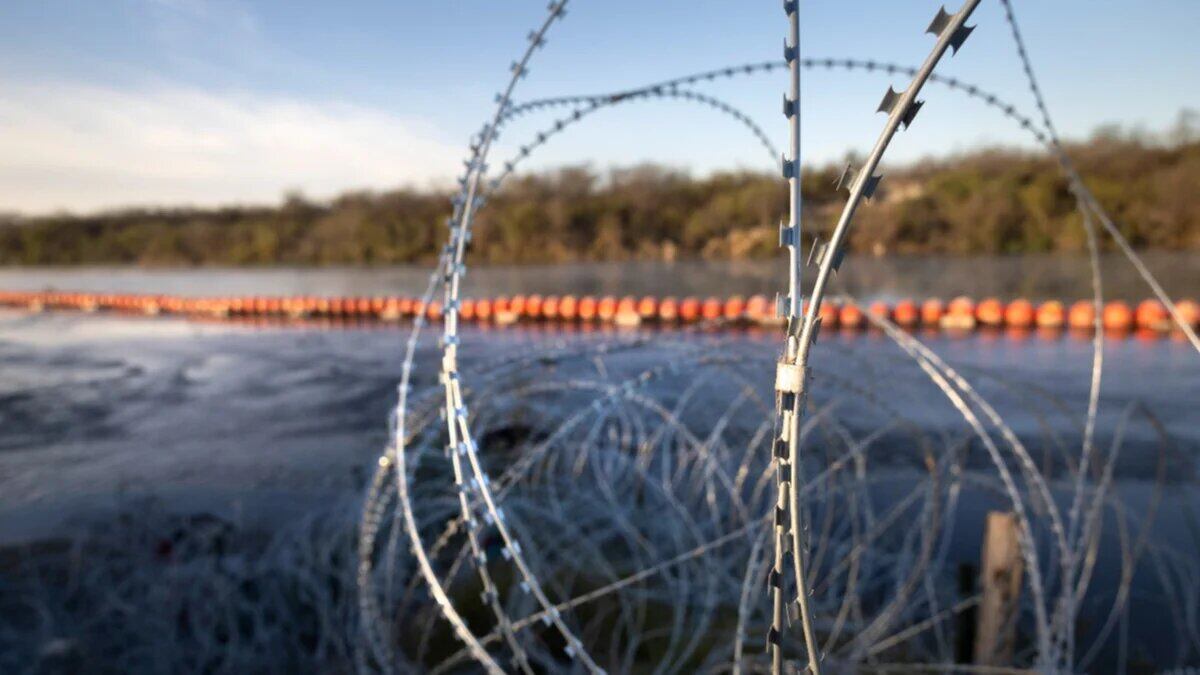 Texas refuerza el alambrado y el sistema d boyas en el río Grande (Foto: 2001.usa)