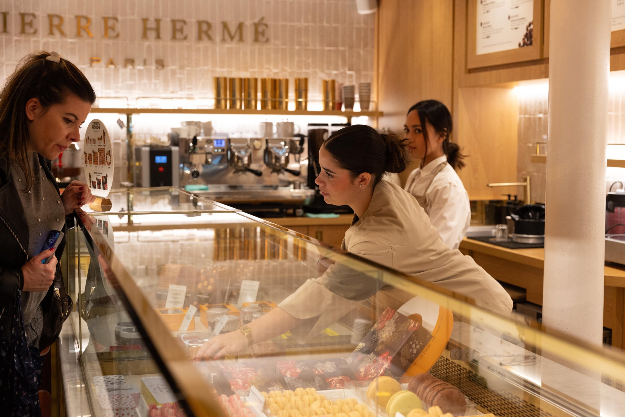 Pierre Hermé ofrece macarones bien originales.