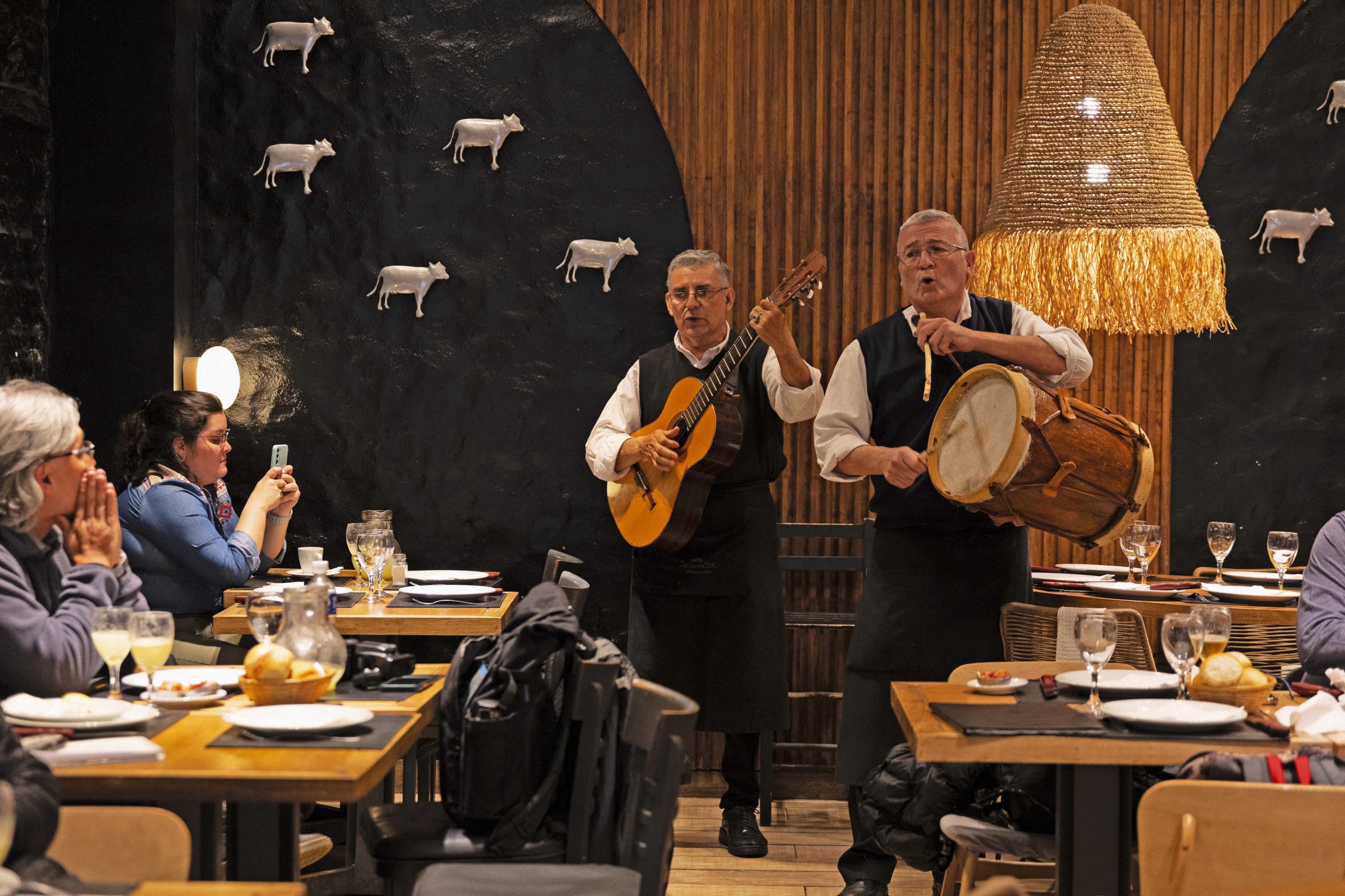 Los mozos cantores de La Leñita son toda una fiesta. 