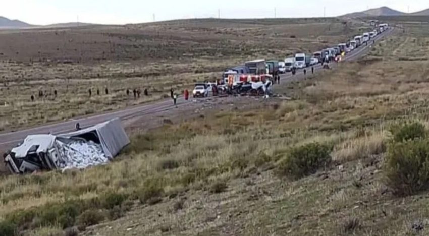 Tragedia en Jujuy: murieron seis personas en la ruta 9 tras un choque frontal entre un camión y una combi