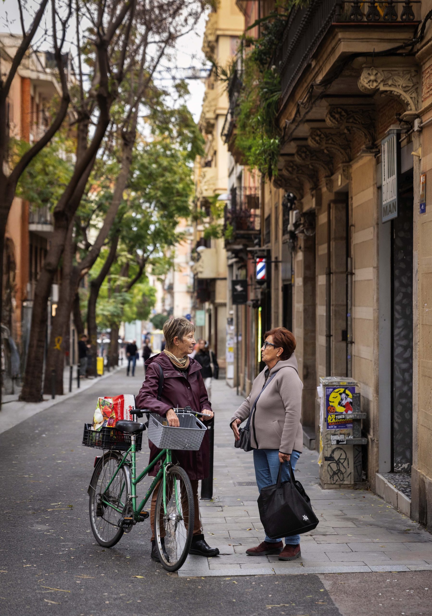 En el barrio todavía conviven los antiguos habitantes con los jóvenes recién llegados.