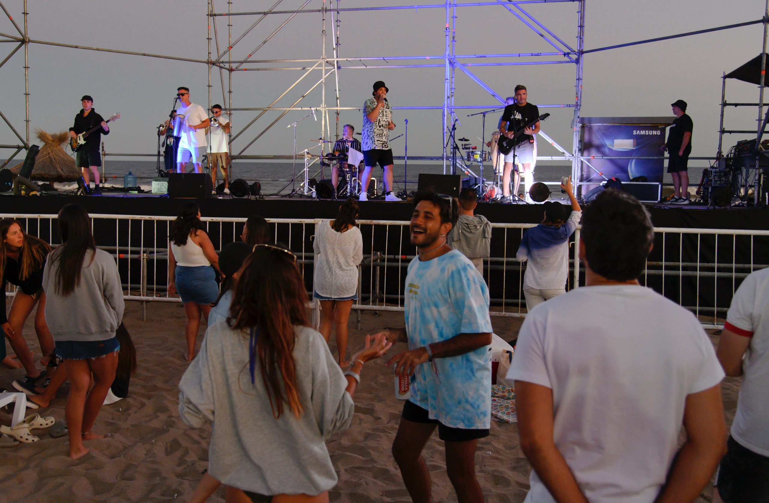 Sin Ensayo tocó en Casa Mar en el after beach de ayer