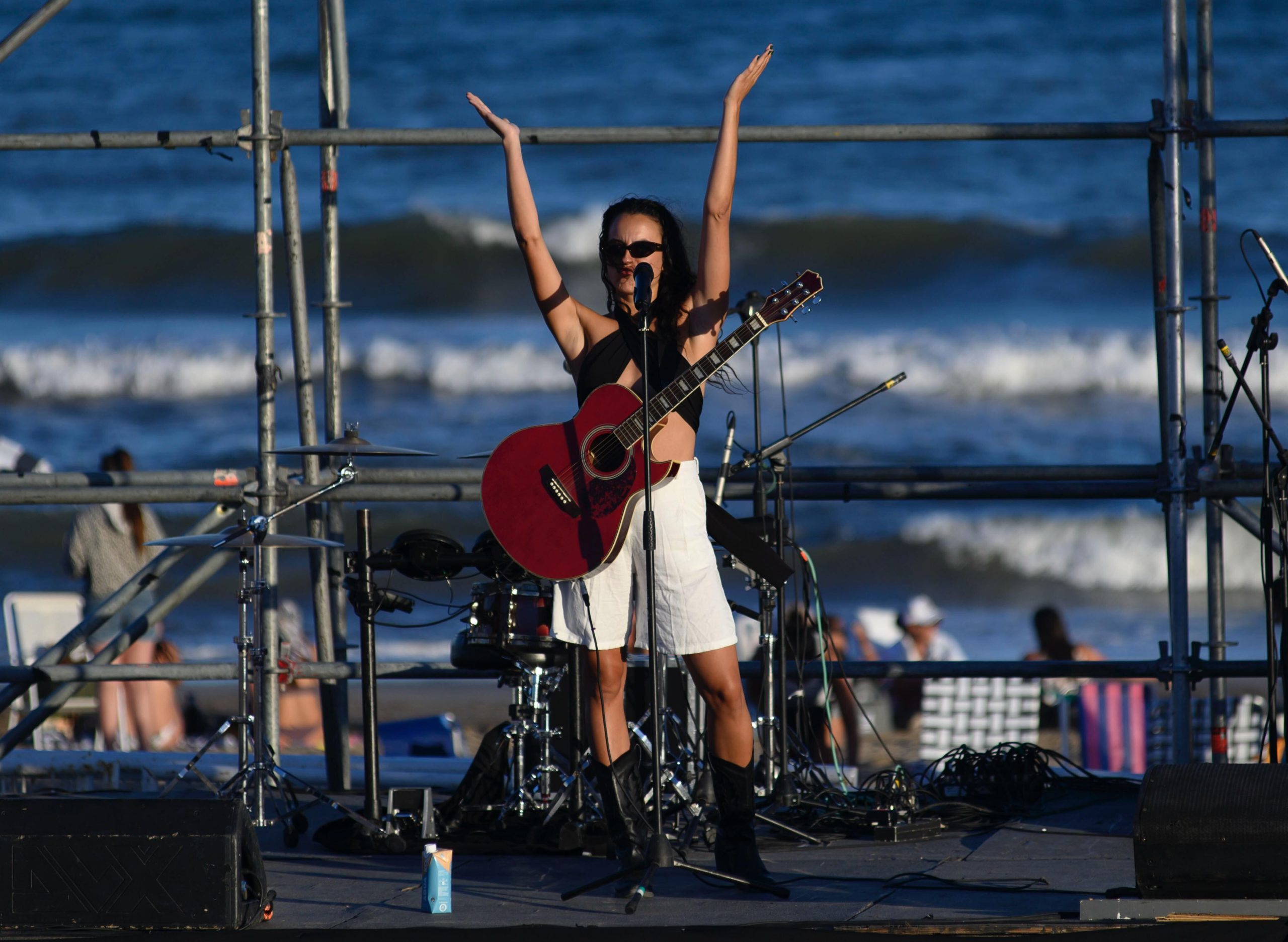 La cantante Martina Brito, ayer, durante su presentación en Casa Mar