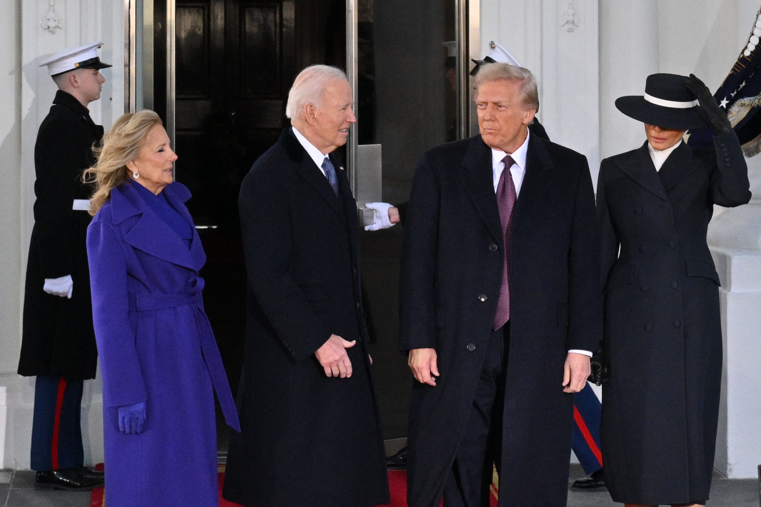 Joe Biden y la primera dama junto a Donald Trump y Melania Trump en el ingreso de la Casa Blanca