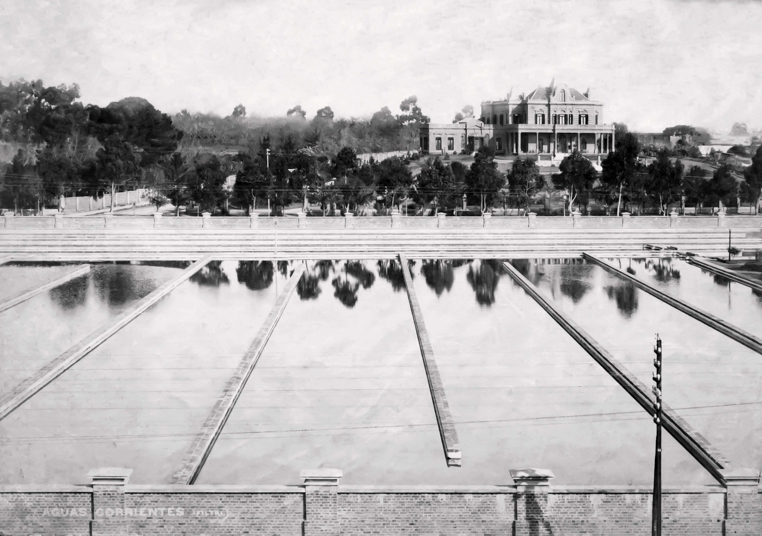 La Quinta Unzué, luego residencia presidencial, detrás de los piletones del Establecimiento Recoleta de Obras Sanitarias, ca. 1900.