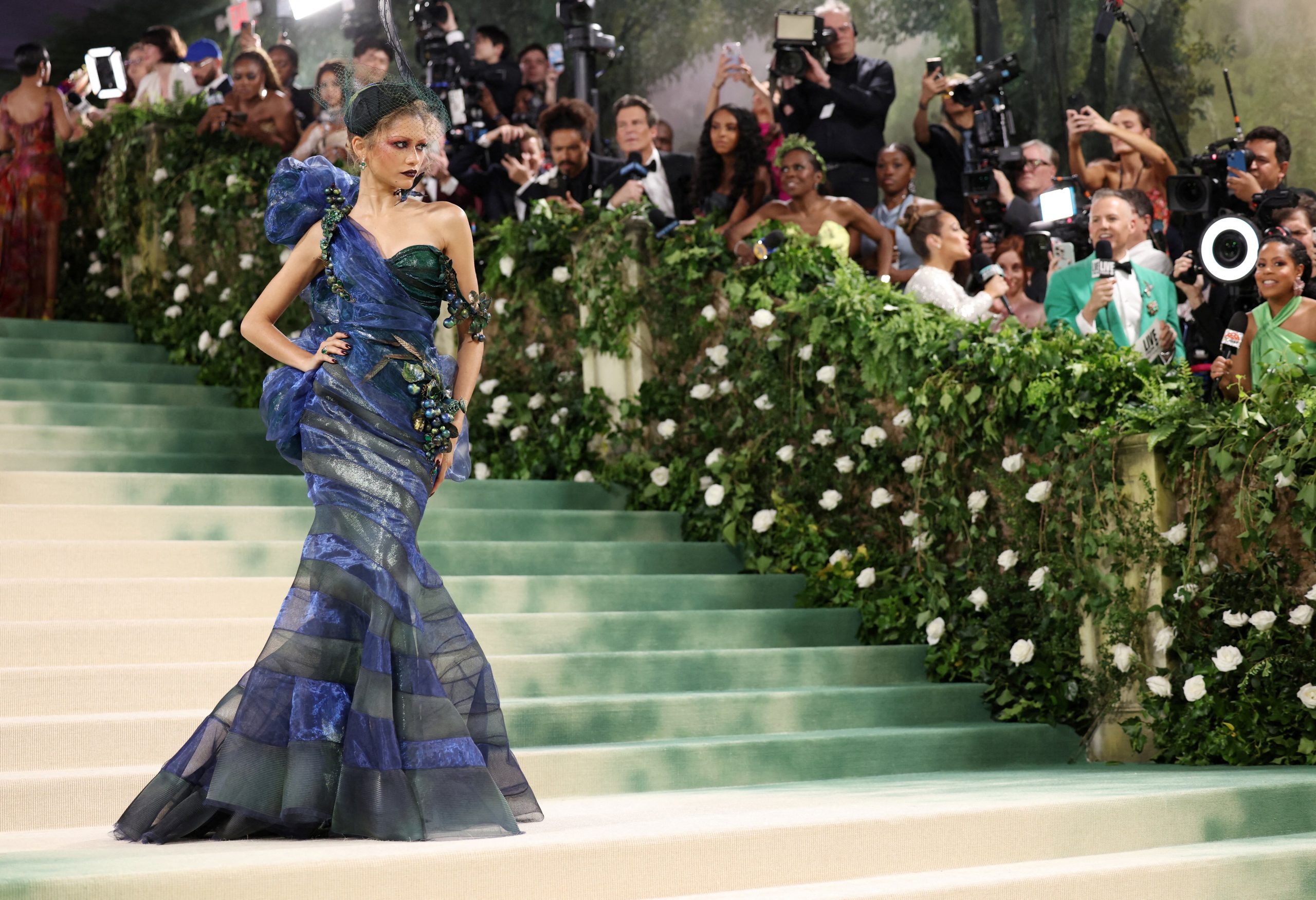 El lespectacular look de Zendaya no se salvó de algunas burlas  (Foto: REUTERS/Andrew Kelly)    