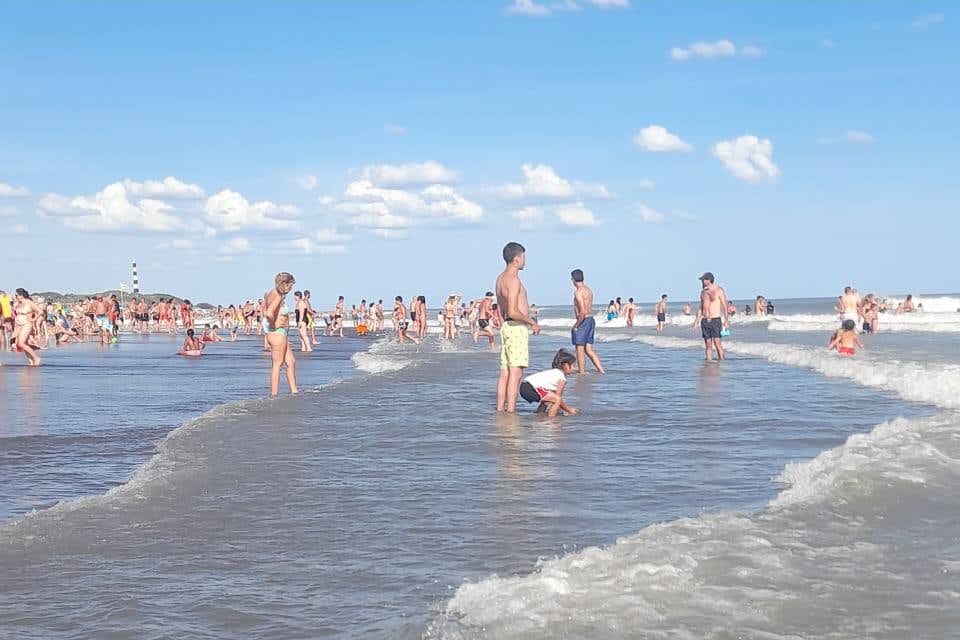 En verano las playas reúnen mucha gente.