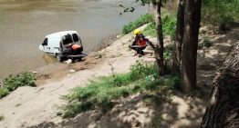 Tragedia en Santa Fe: un nene de 3 años murió aplastado por un auto que desbarrancó en el río Carcarañá