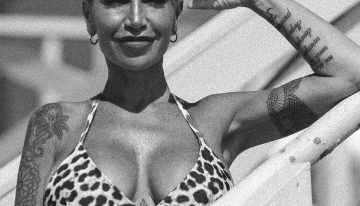 Con una foto en blanco y negro, Florencia Peña se sumó al boom de la microbikini de leopardo