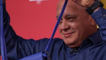 Diosdado Cabello desmintió la detención de Corina Machado y se burló: “¿Me avisan si ven un bolso azul por ahí?”