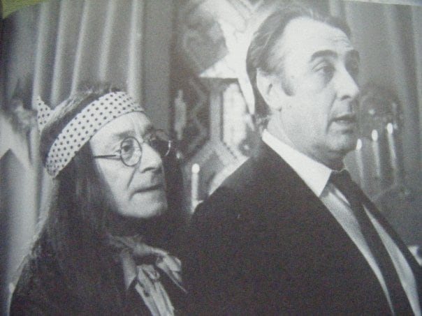 Alberto Olmedo como El Manosanta junto a César Bertrand