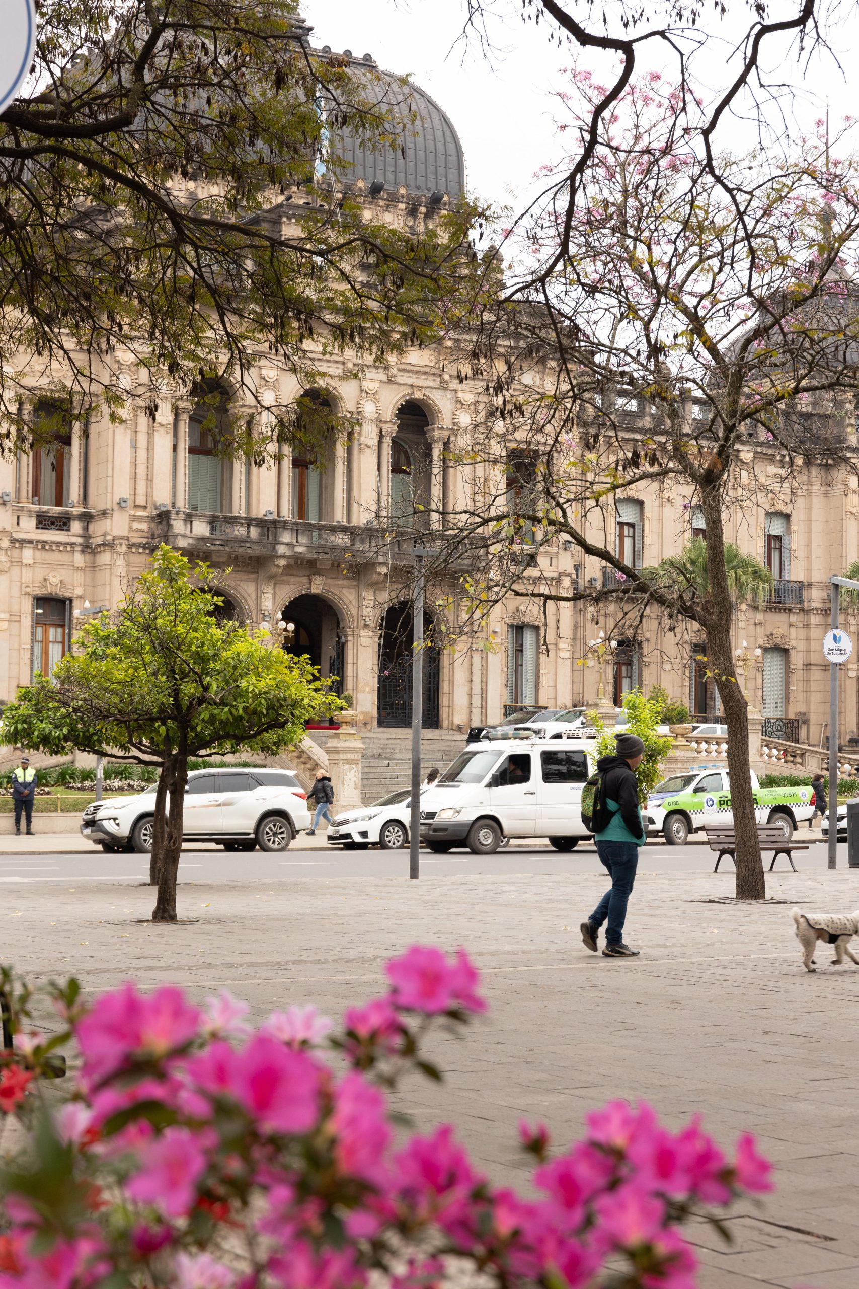 La Casa de Gobierno de Tucumán queda sobre la Plaza Independencia.