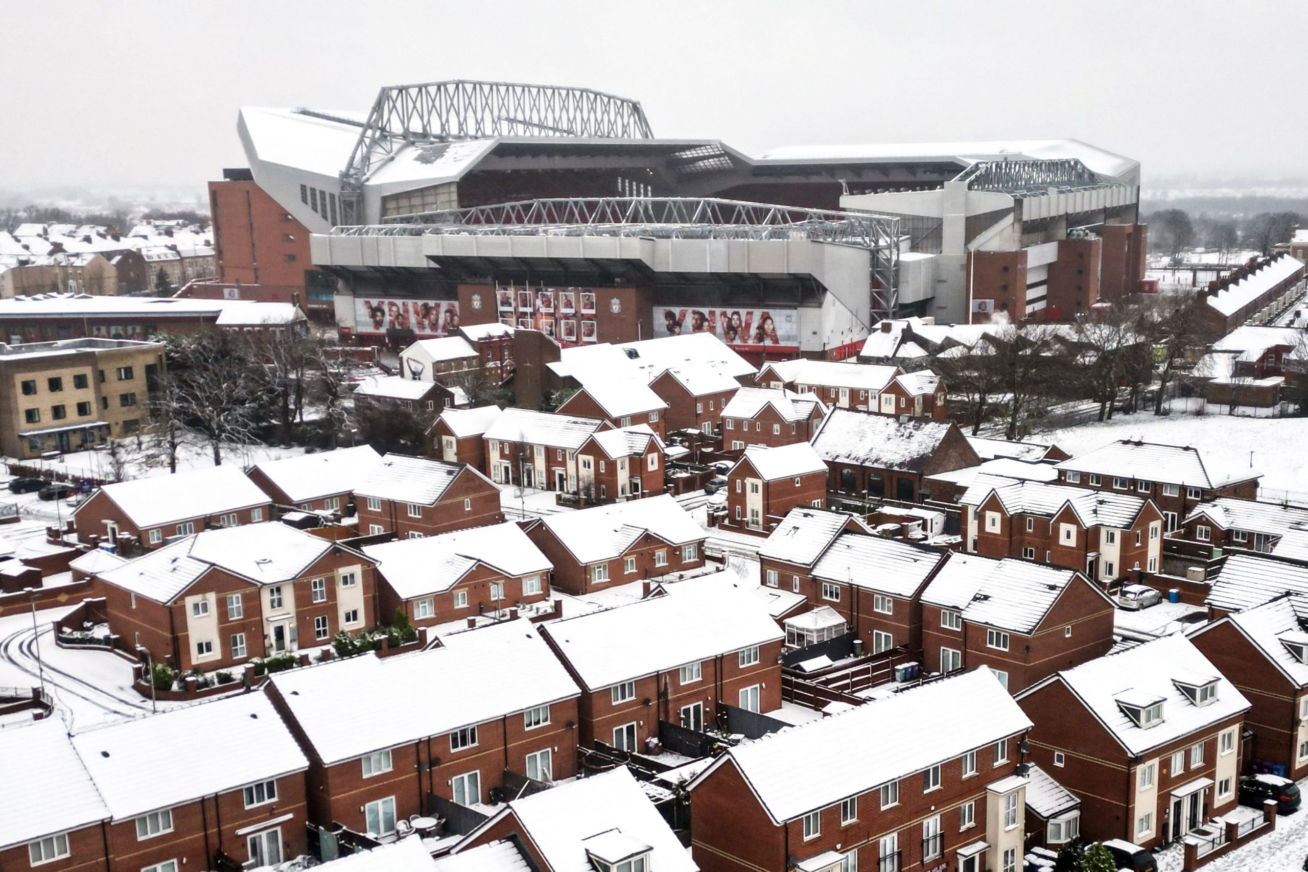 Así se encontraban las inmediaciones de Anfield en la previa del partido