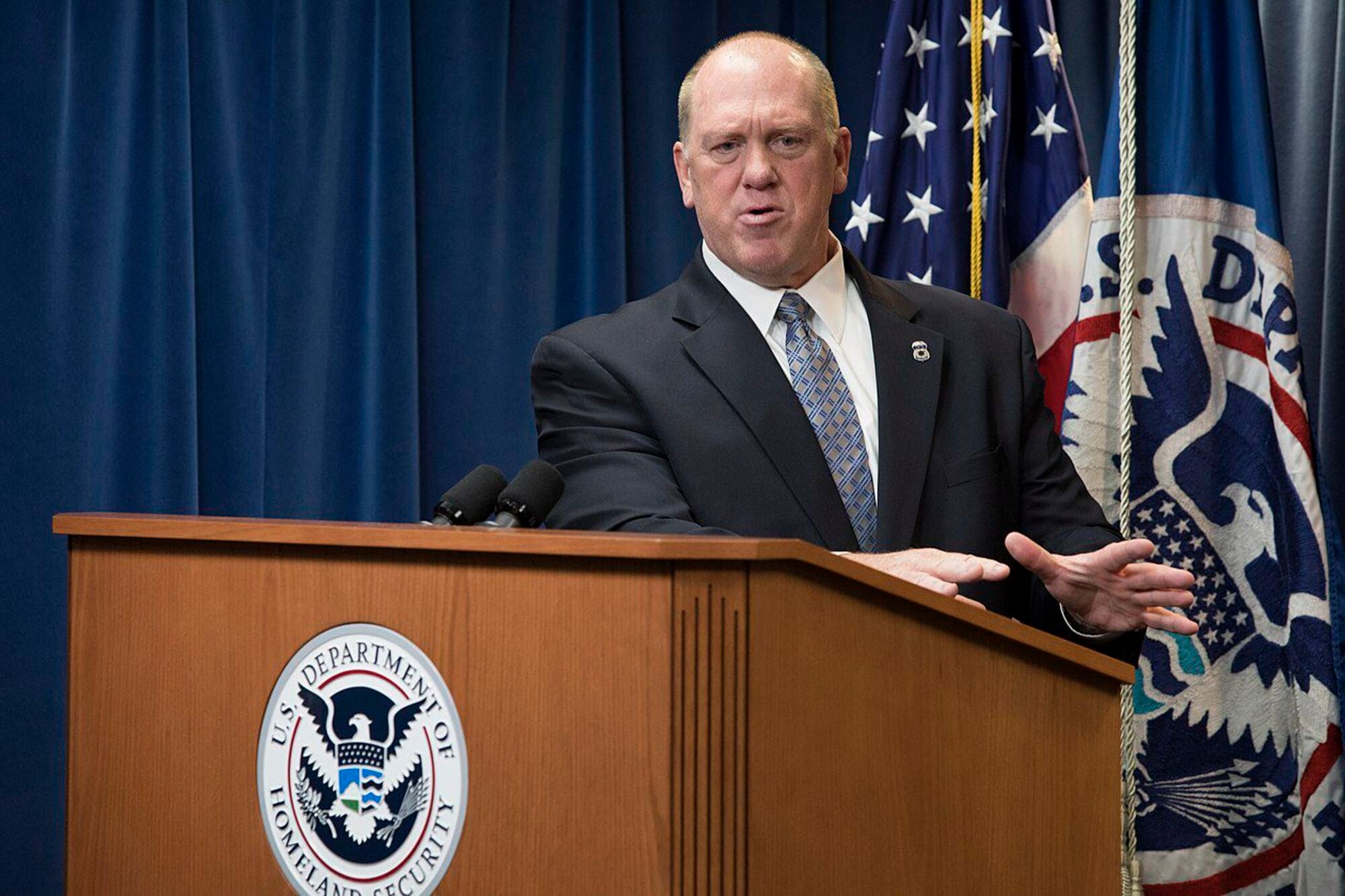 Tom Homan planea utilizar un terreno fronterizo ofrecido por Texas para las deportaciones masivas