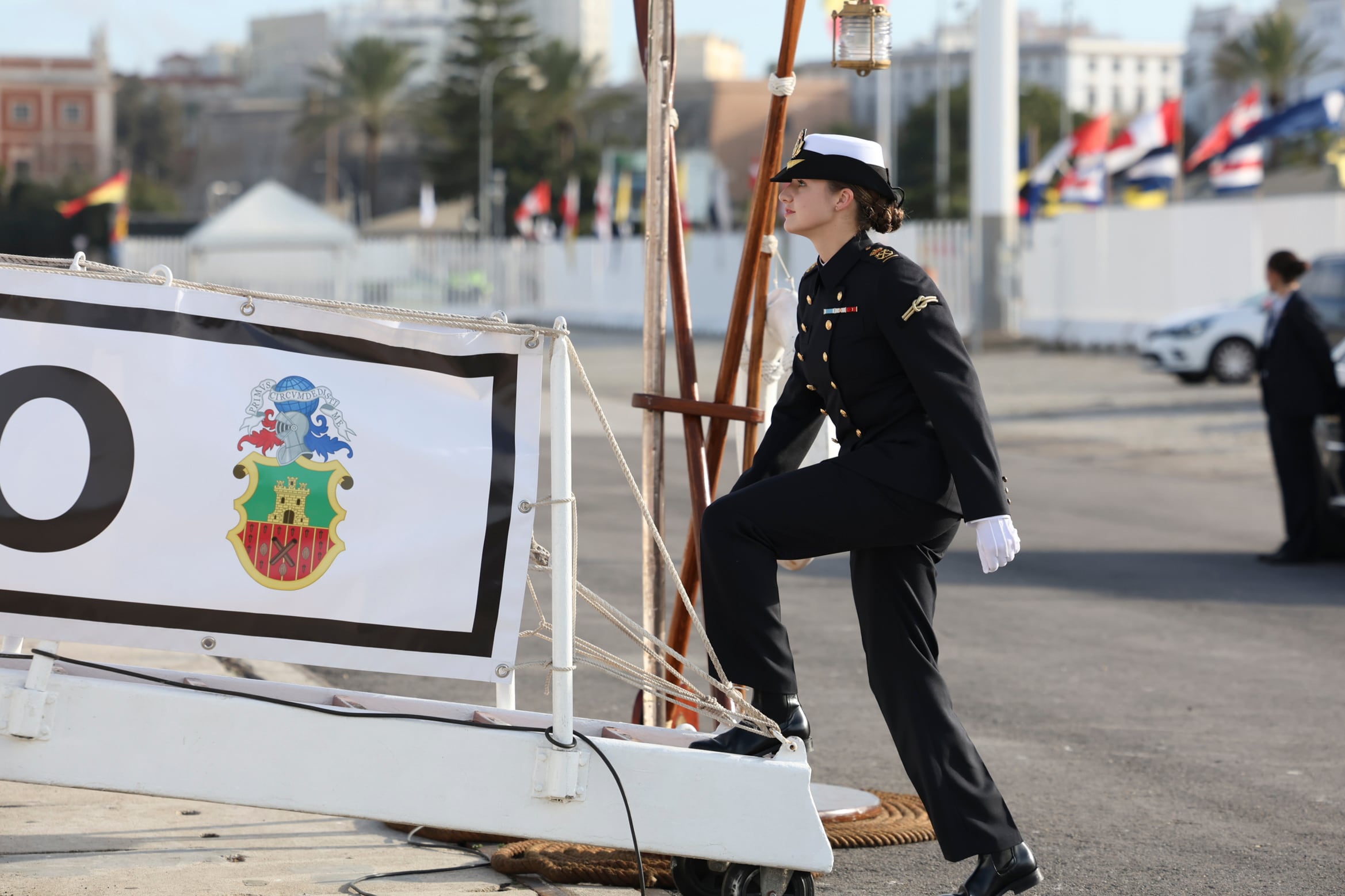 Llegó a Cádiz en solitario y fue la primera de los guardiamarinas en subir a bordo.