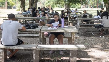 Un exitoso plan ya logró que cientos de jóvenes de pueblos del interior argentino lleguen a la universidad y no abandonen