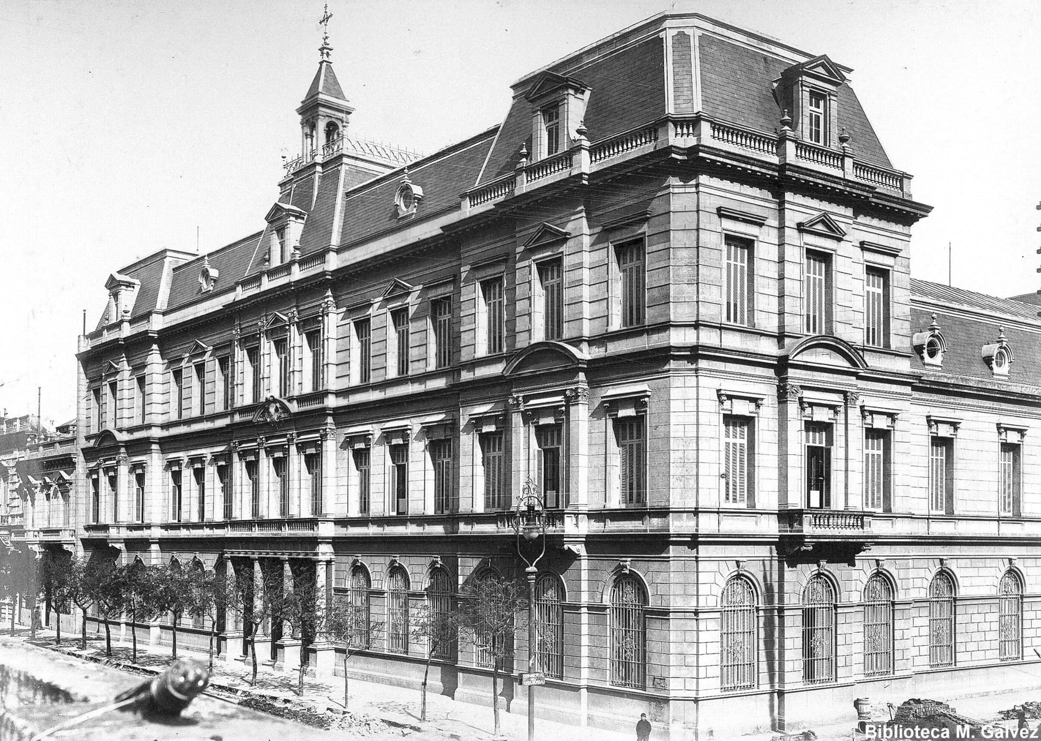 El Colegio del Sagrado Corazón, importante construcción en Juncal y Callao.