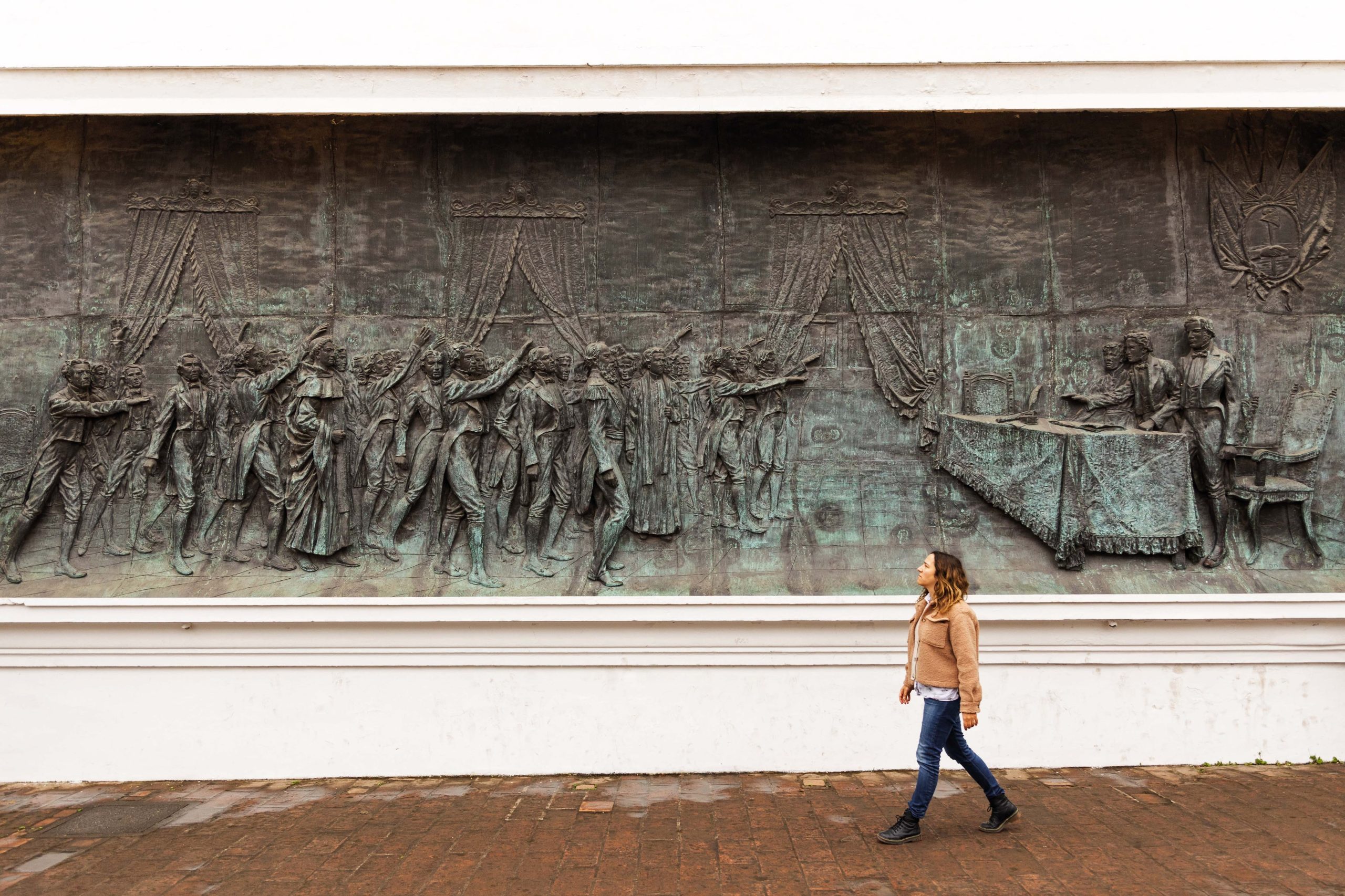 En la Casa Histórica de Tucumán, el bajorrelieve de Lola Mora que recrea los episodios de julio de 1816.