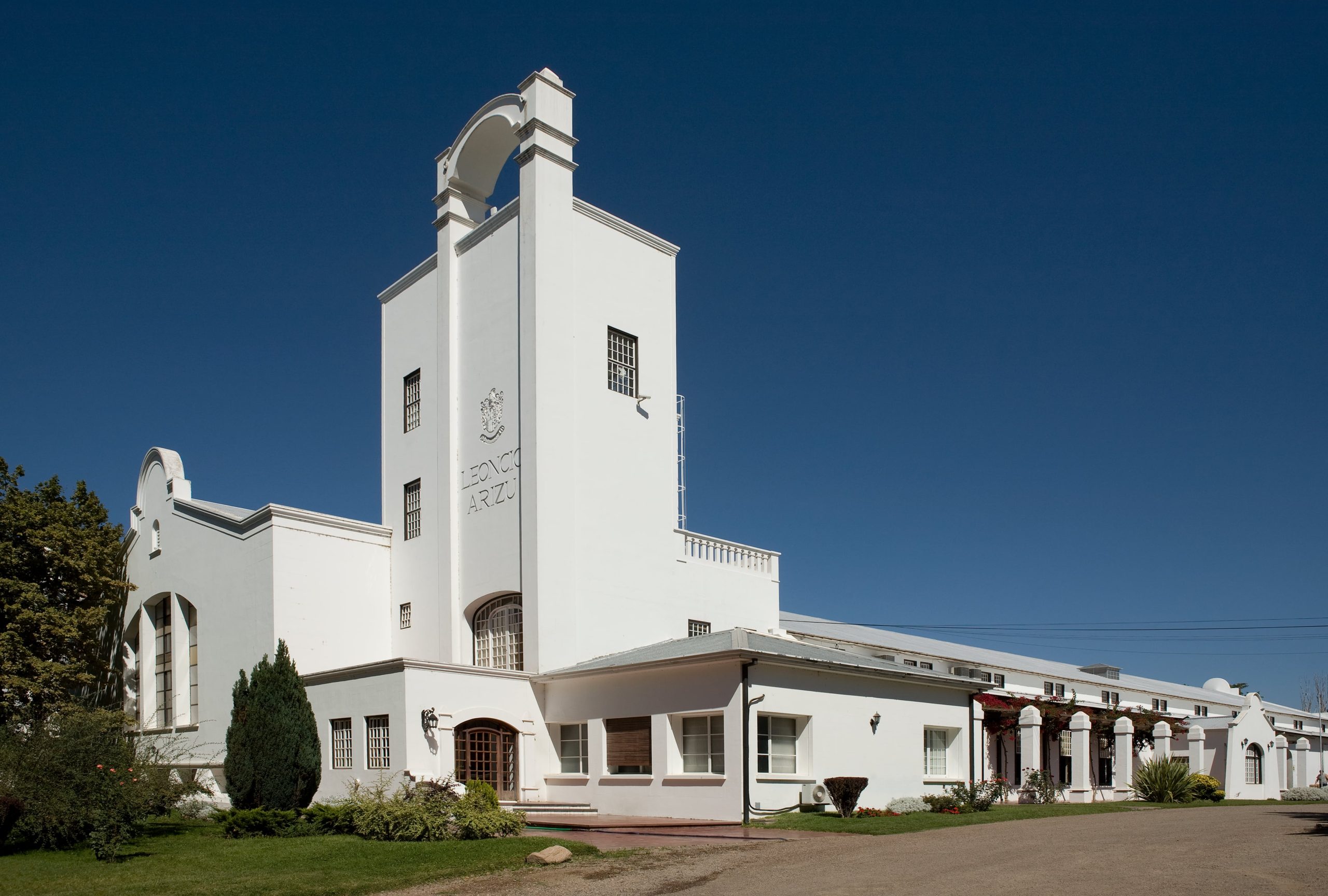 Edificio de la bodega fundada en 1901 en Luján de Cuyo por Leoncio Arizu