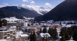 La fortuna de los más ricos se disparó en 2024, dice grupo contra pobreza antes de cumbre de Davos