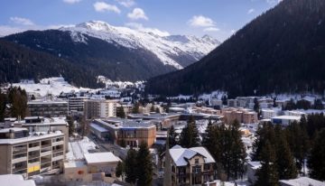 La fortuna de los más ricos se disparó en 2024, dice grupo contra pobreza antes de cumbre de Davos