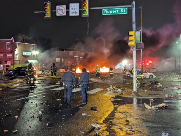 Un avión se estrelló en Filadelfia. (Foto: gentileza CBS News).