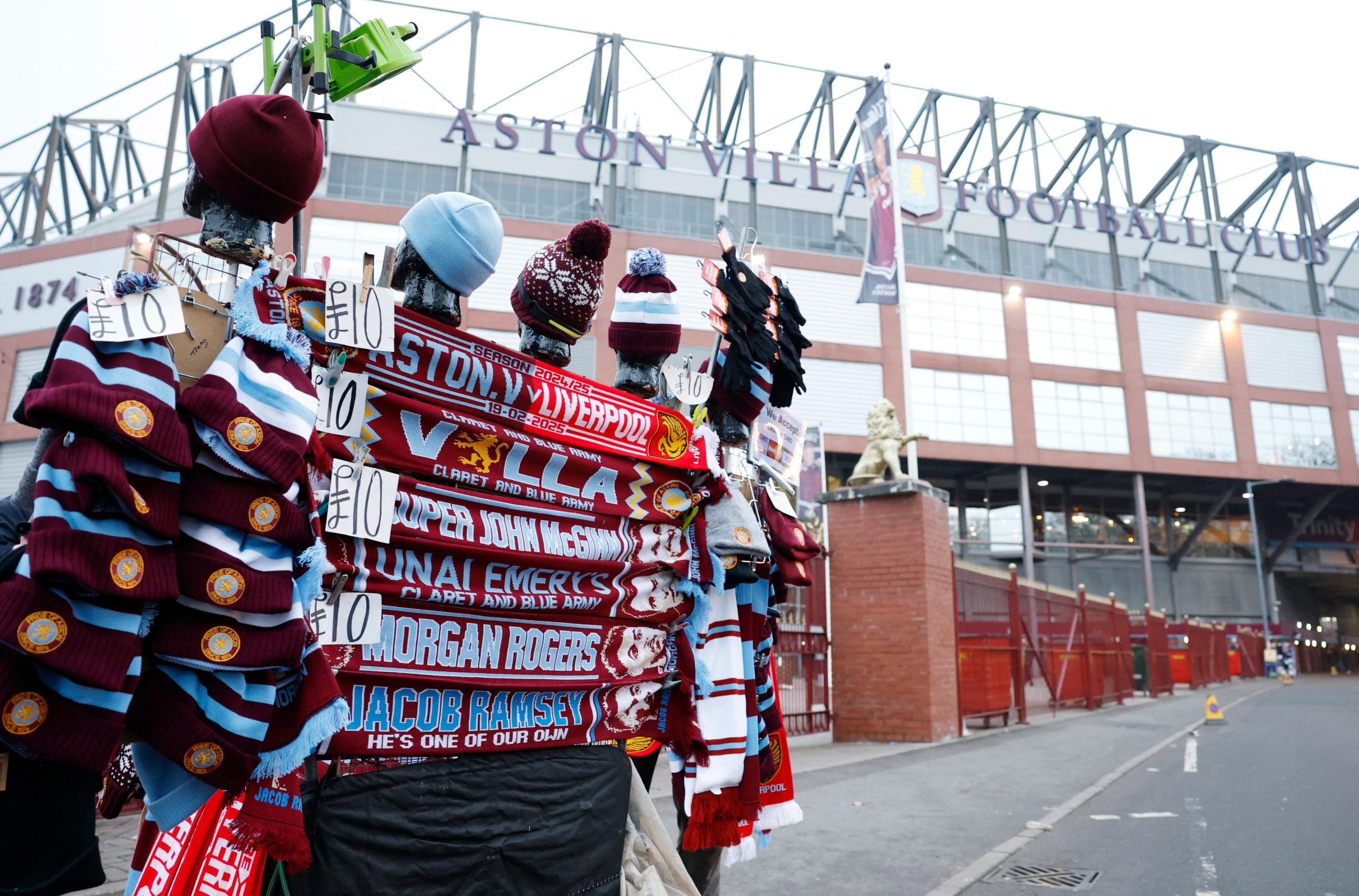 Aston Villa vs Liverpool por la fecha  29 de la Premier League del 2025.