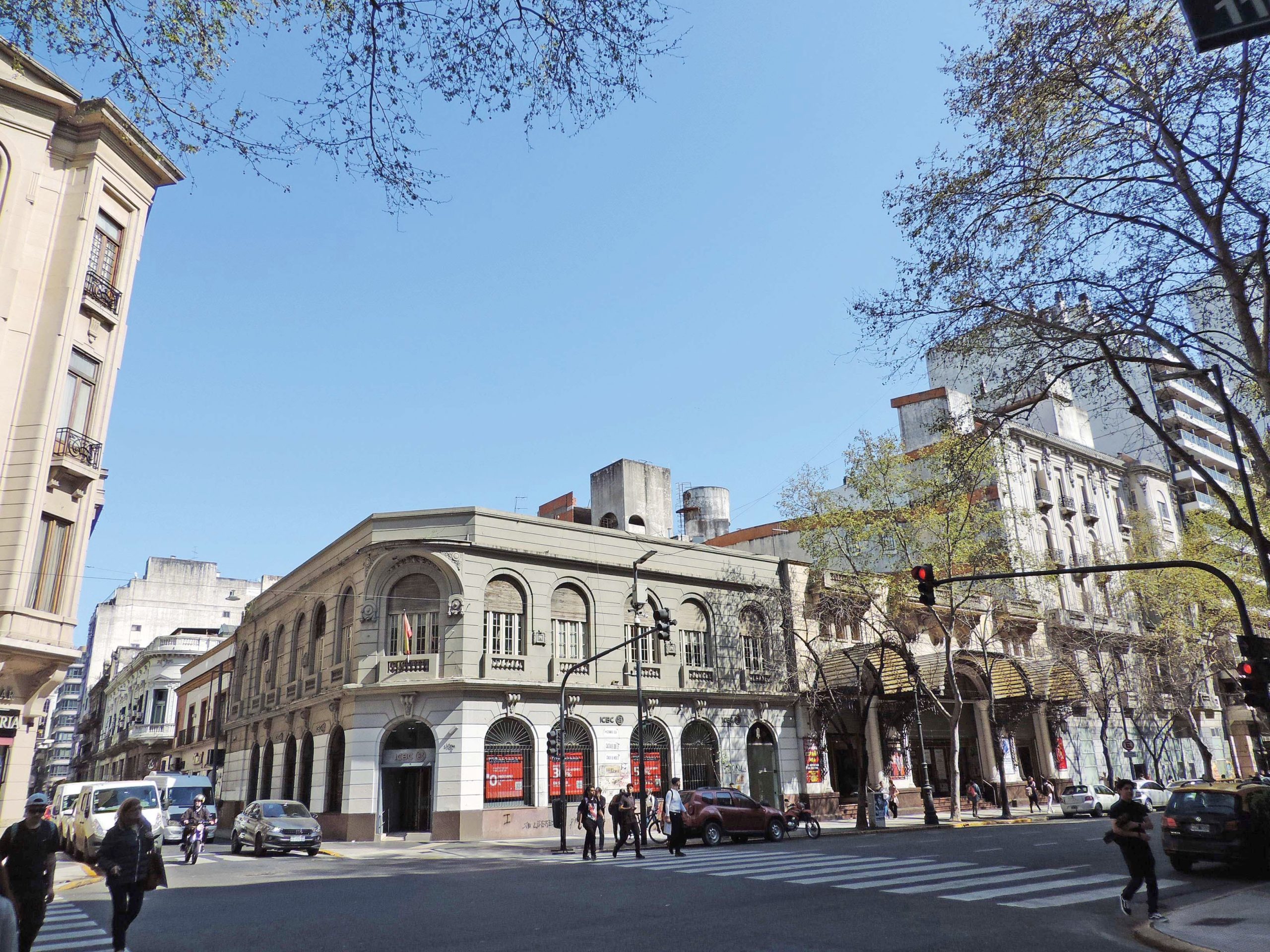 Gran Hotel Castilla, esquina de Av. de Mayo y Salta.