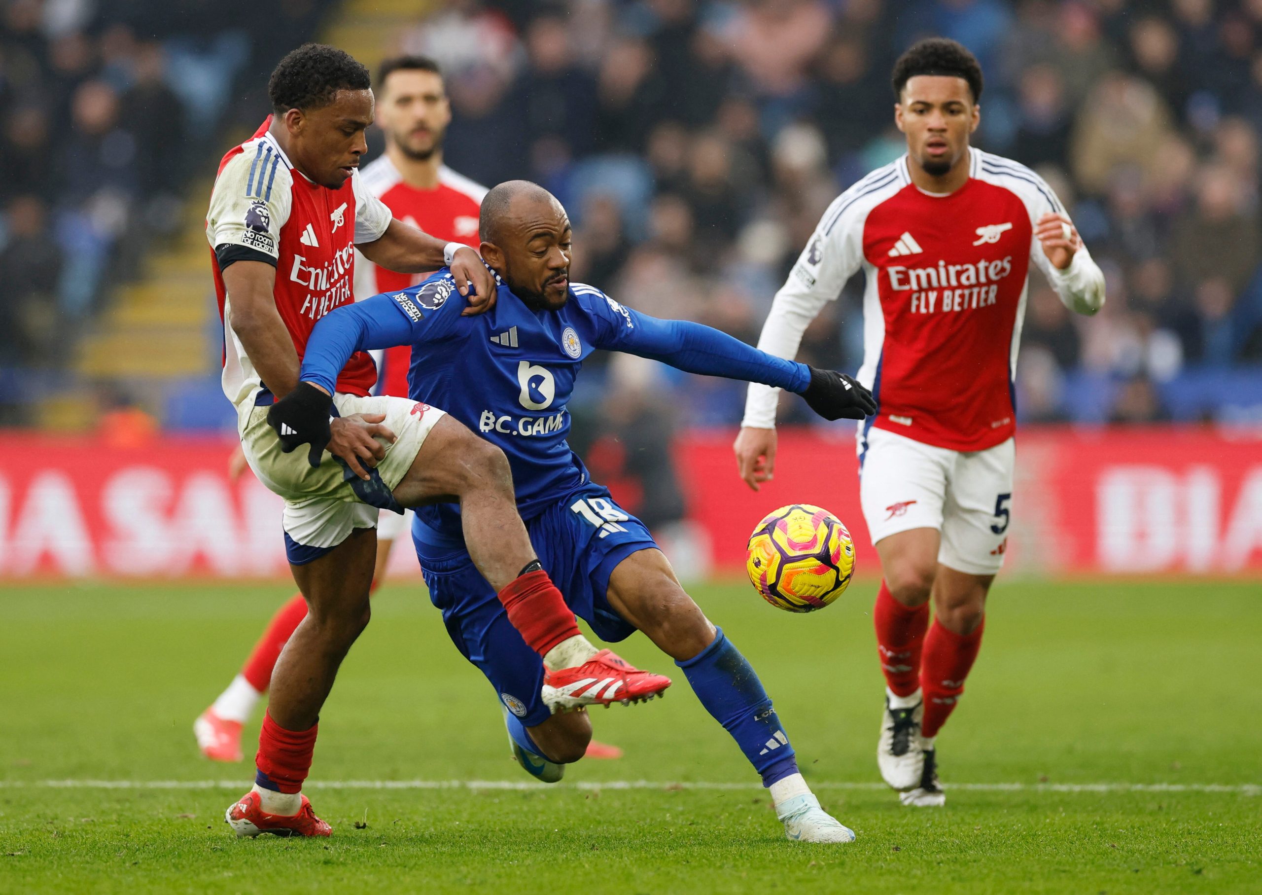 Leicester vs Arsenal por la fecha  25 de la Premier League del 2025.