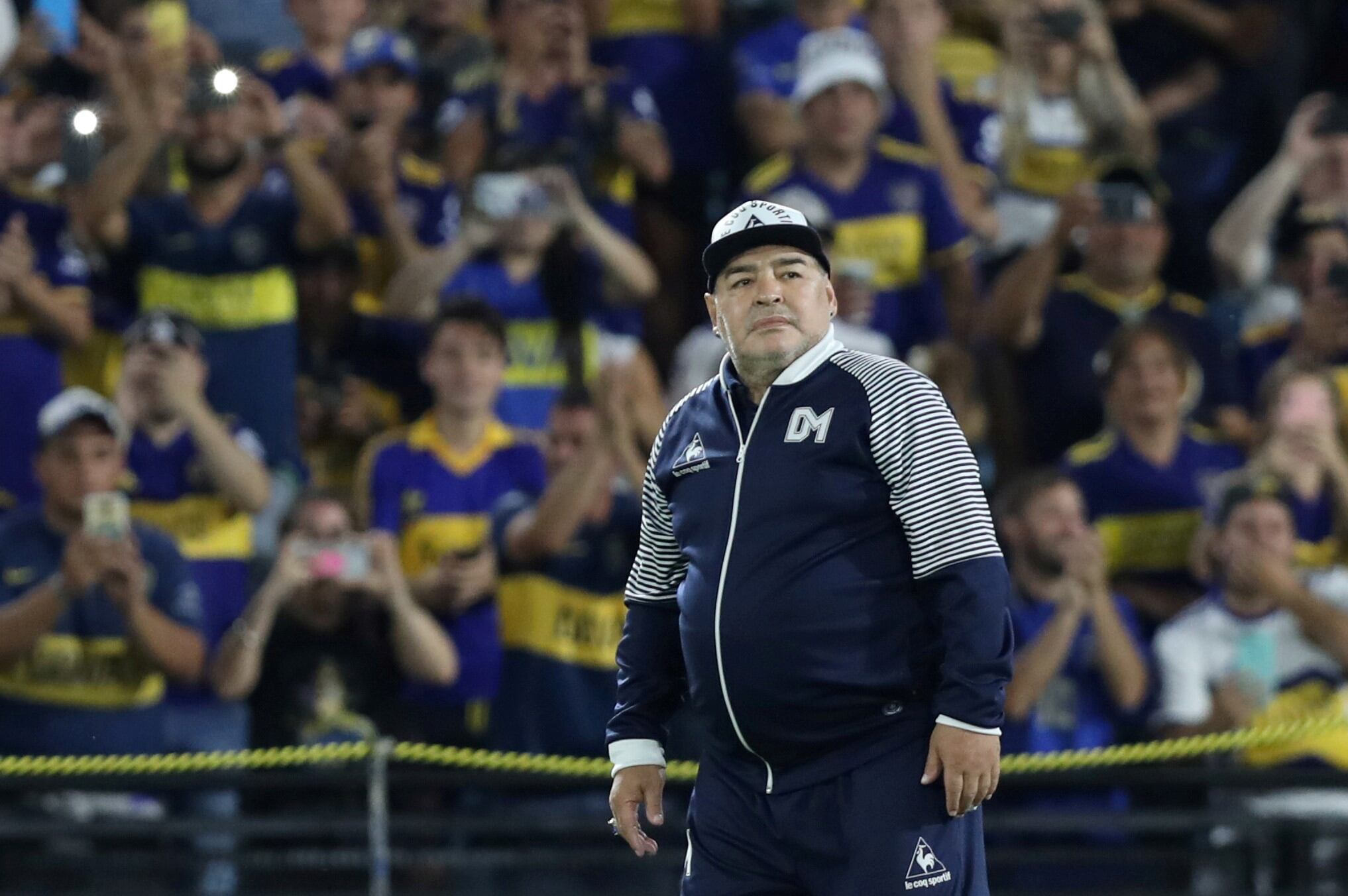 La emoción de Diego Armando Maradona en la Bombonera ante el cariño inmenso de la gente de Boca. (Foto: Reuters)