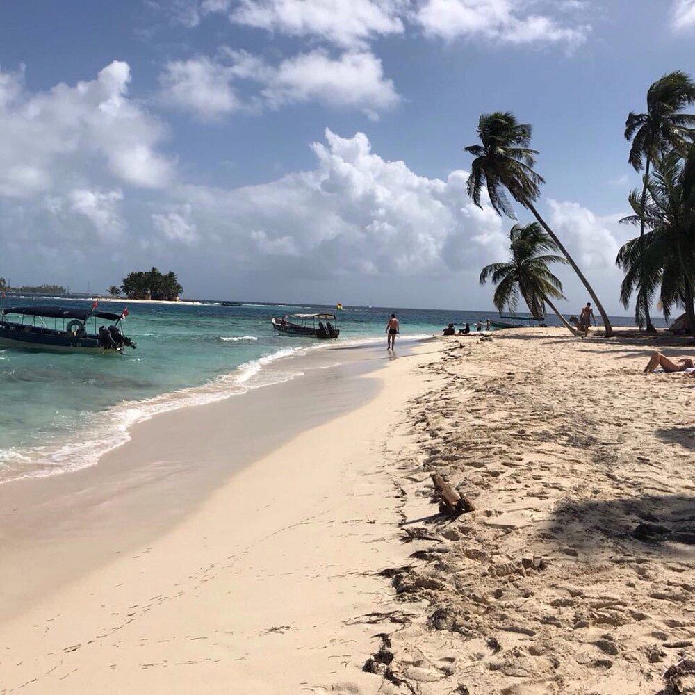 Las islas pertenecen al territorio de Panamá, pero están gobernadas por una comunidad indígena. 