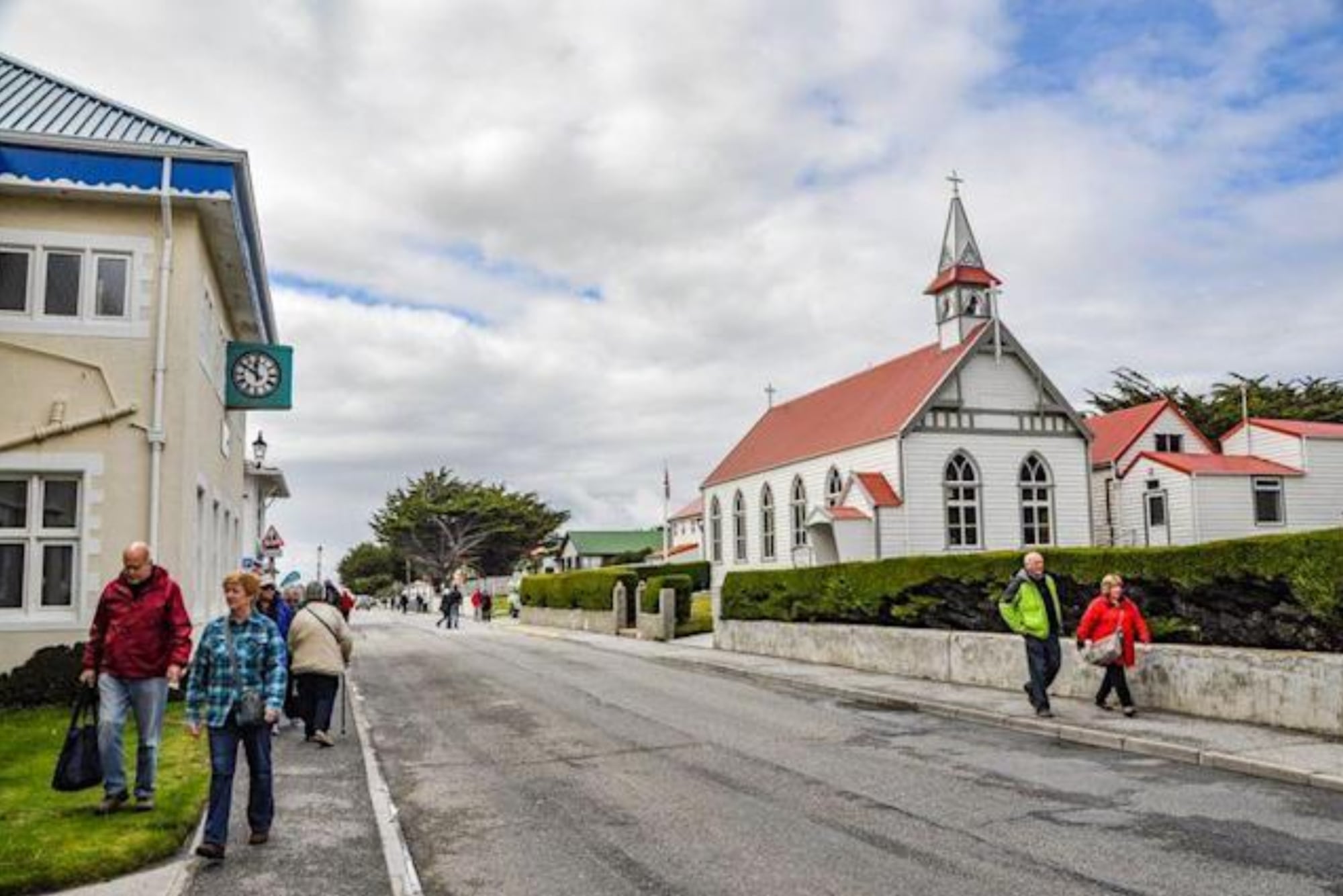 Ross street, la arteria principal de Puerto Argentino, en las islas Malvinas