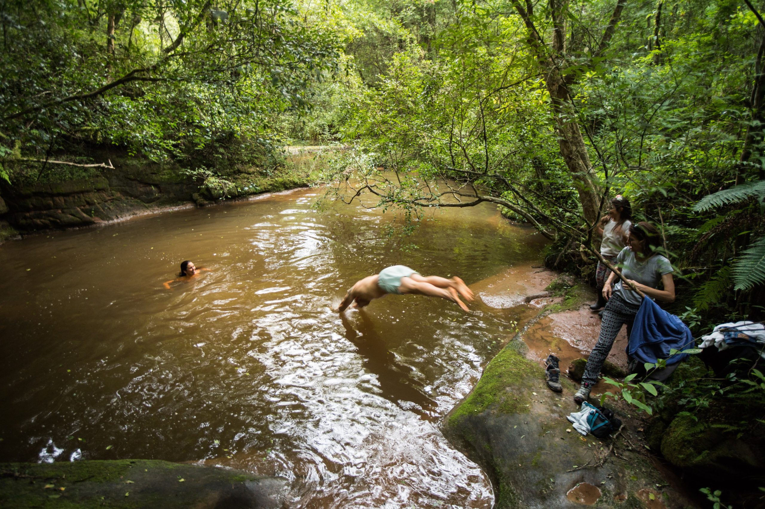 Trekking al ojo de agua dentro de la reserva Aldea Luna