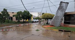 Árboles caídos, techos volados y granizo: las fotos del fuerte temporal que azotó a Bragado