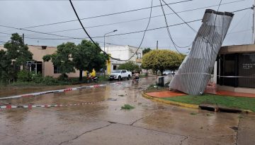 Árboles caídos, techos volados y granizo: las fotos del fuerte temporal que azotó a Bragado