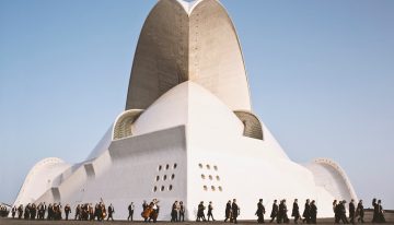 España: 5 paradas imperdibles en la isla de las playas volcánicas y el verano eterno