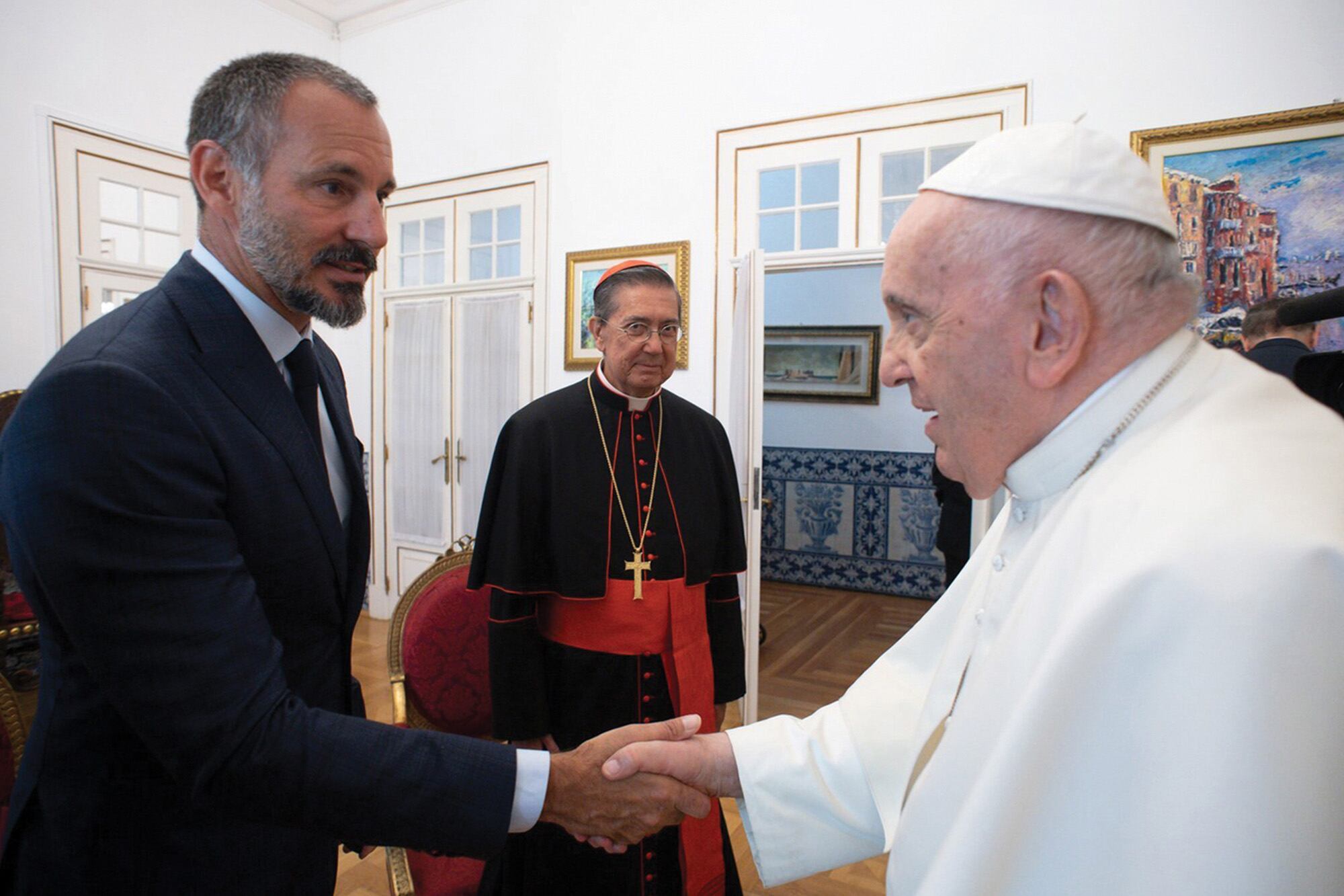 Rahim en un encuentro con el papa Francisco, en agosto de 2023, en representación de la Red de Desarrollo Aga Khan Las causas que más lo involucran en esa organización filantrópica son las relacionadas con el medioambiente y el cambio climático.