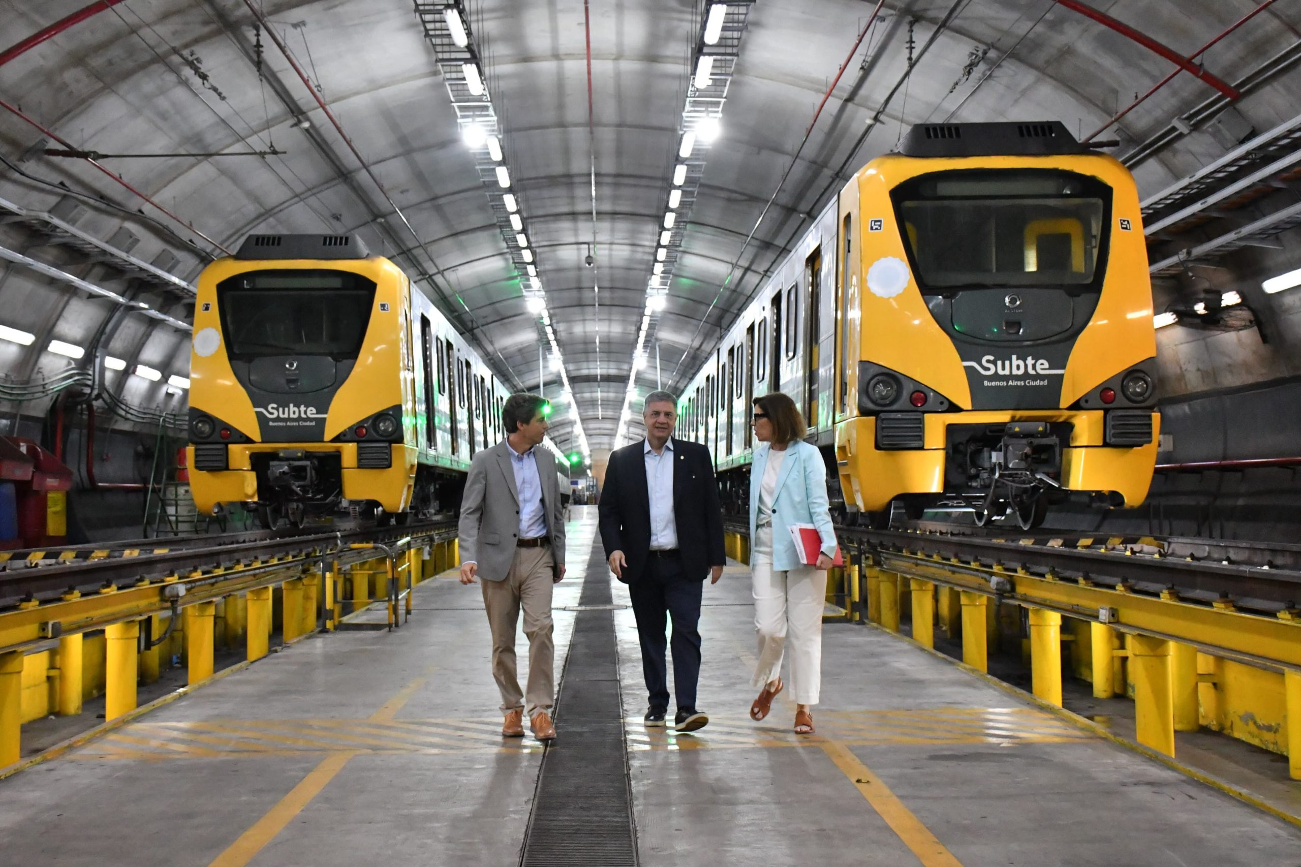 El Jefe de Gobierno, Jorge Macri, junto al ministro de Movilidad, Pablo Bereciartua, y la vocera institucional de la Ciudad, Laura Alonso, después del anuncio del Sistema Integrado de Movilidad