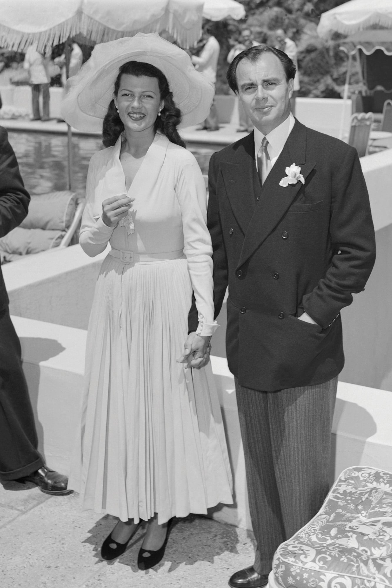 El 27 de mayo de 1949 su padre, el príncipe Aly Khan, se casó con la actriz del momento, Rita Hayworth, en una boda de cuento con más de quinientos invitados celebrada en la Riviera Francesa.