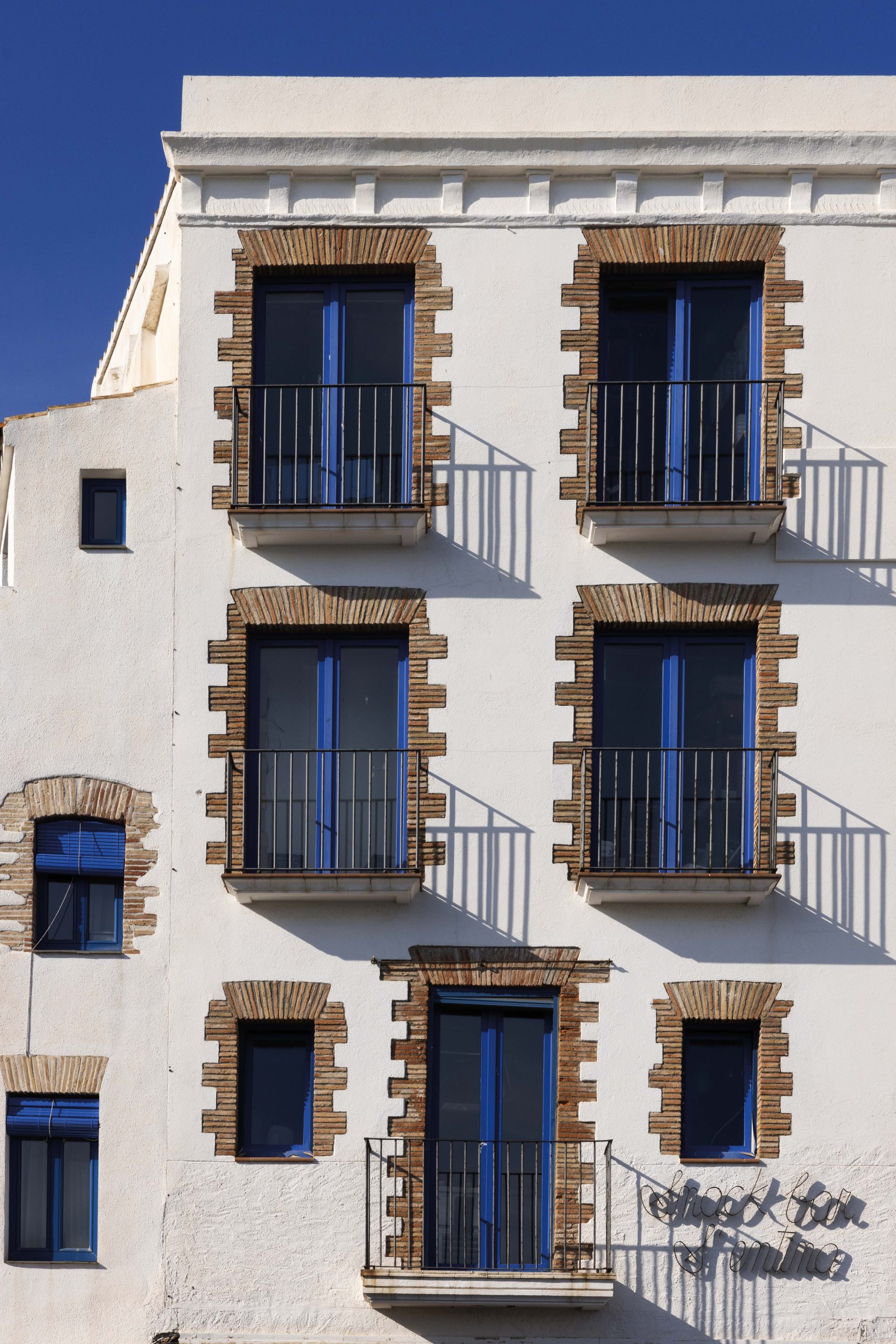 Luz y construcción de inspiración mediterránea en Cadaqués.