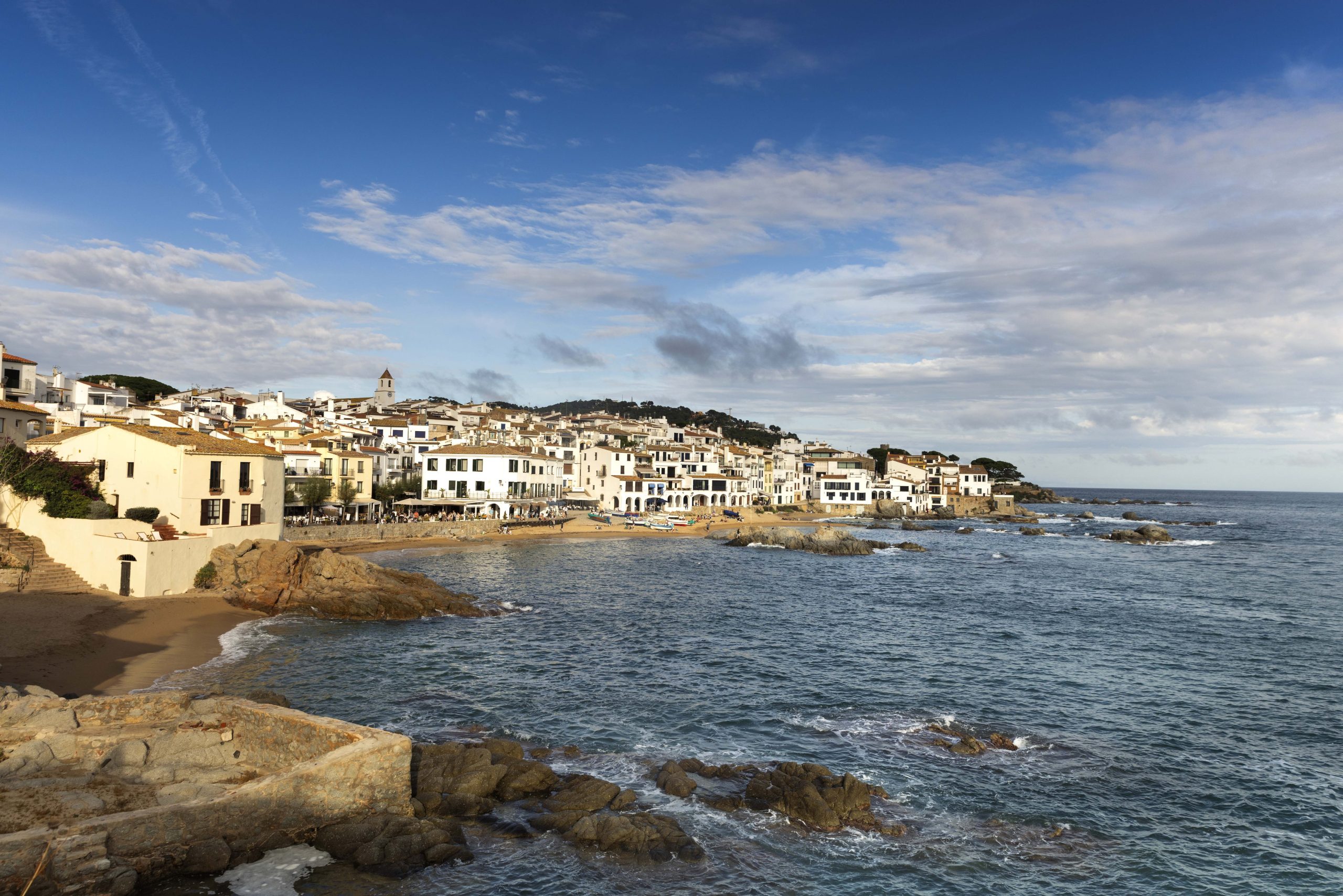 Vista de Calella de Palafrugell, uno de los pueblos más bonitos del recorrido.