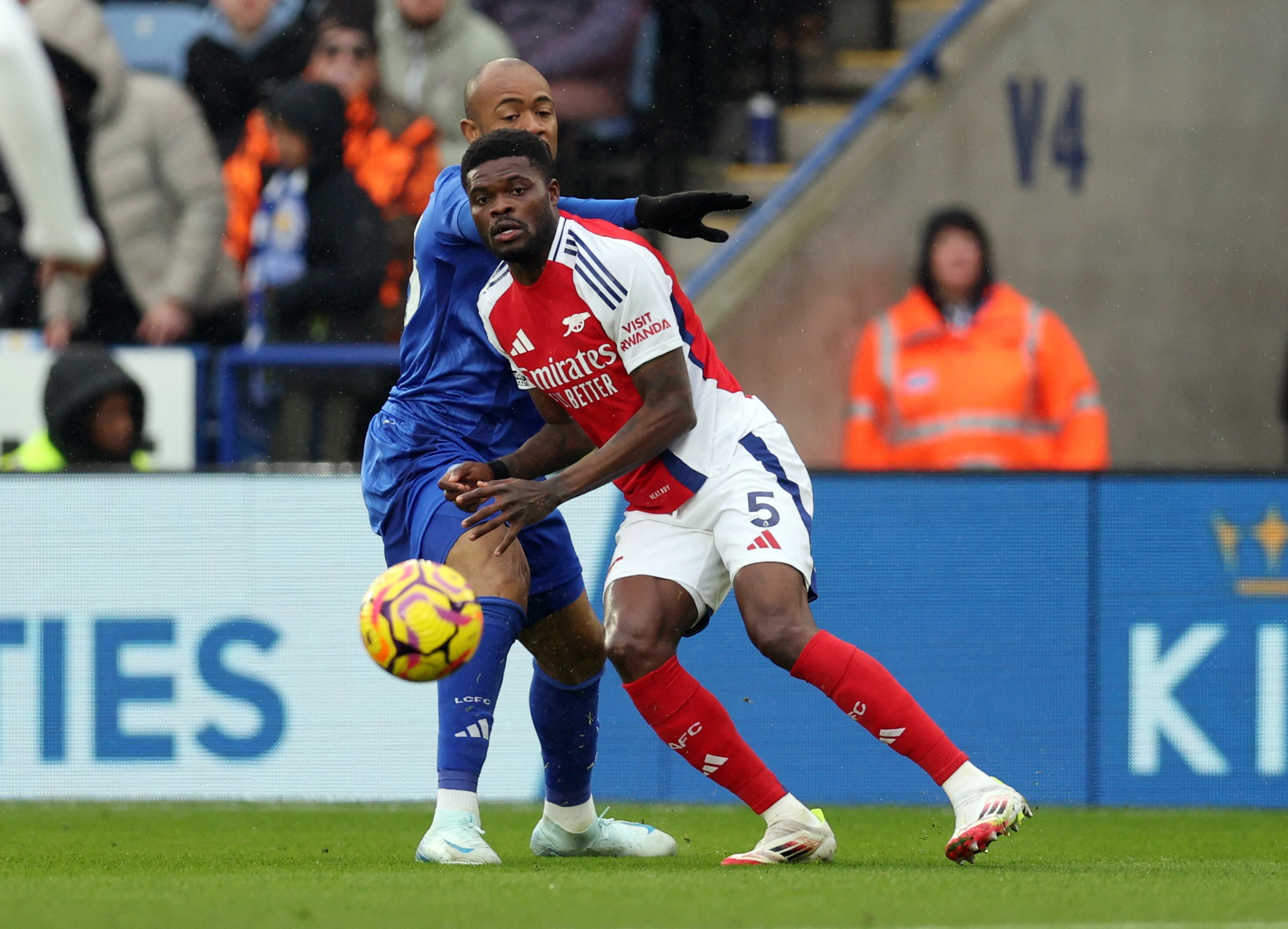 Leicester vs Arsenal por la fecha  25 de la Premier League del 2025.