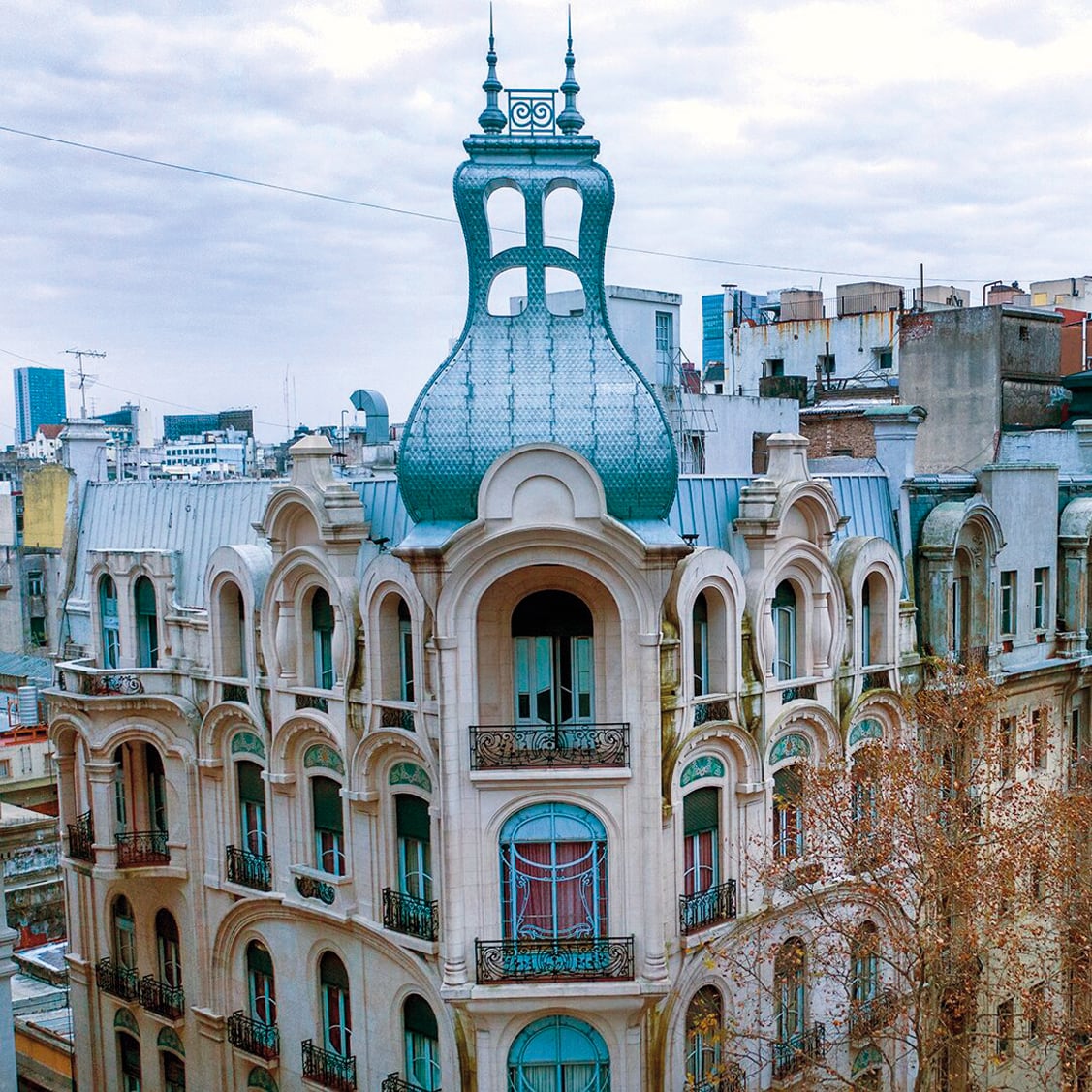 La cúpula del Hotel Chile, que se había perdido en un incendio, fue reconstruida en 2018.