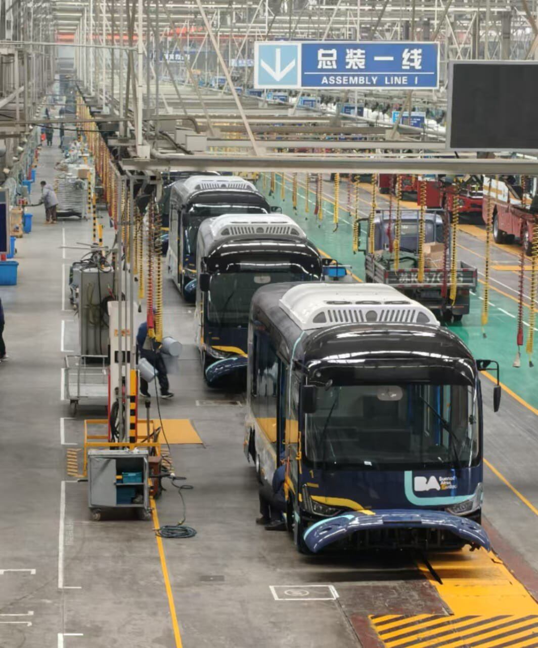 Son buses fabricados en China por la compañía ASIASTAR e importados por Agrale. Salen 200.000 dólares cada uno