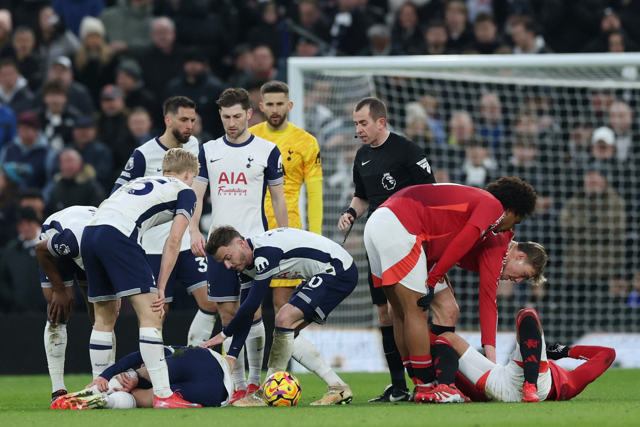 Tottenham vs Man. United por la fecha  25 de la Premier League del 2025.