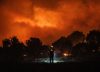 Neuquén registra el incendio forestal más grande de su historia y el viento complica las tareas para combatirlo